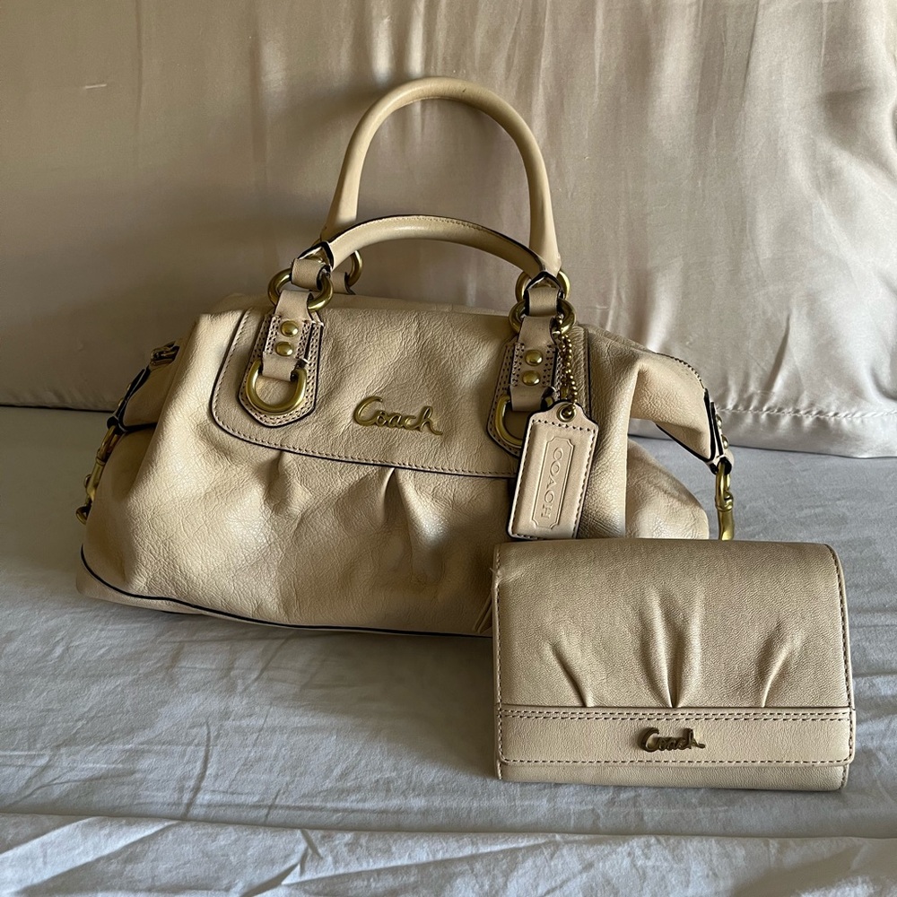 Coach satchel with matching wallet in the color bone.